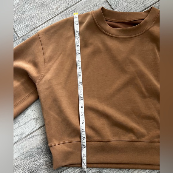 Lululemon Softstreme Perfectly Oversized Cropped Crew Bold Beige size 8 - Picture 3 of 5